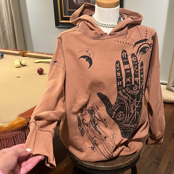 Urban Outfitters Hoodie 💄💋 - Picture 1 of 11